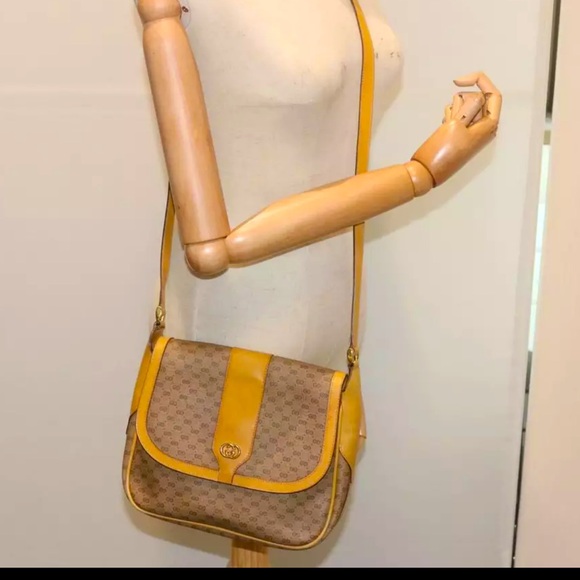 🛑✋Price Drop🛑😊Authentic Gucci Leather Crossbody/Shoulder Bag. - Picture 14 of 16